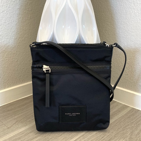 Marc Jacobs Handbags - Marc Jacobs Crossbody Bag